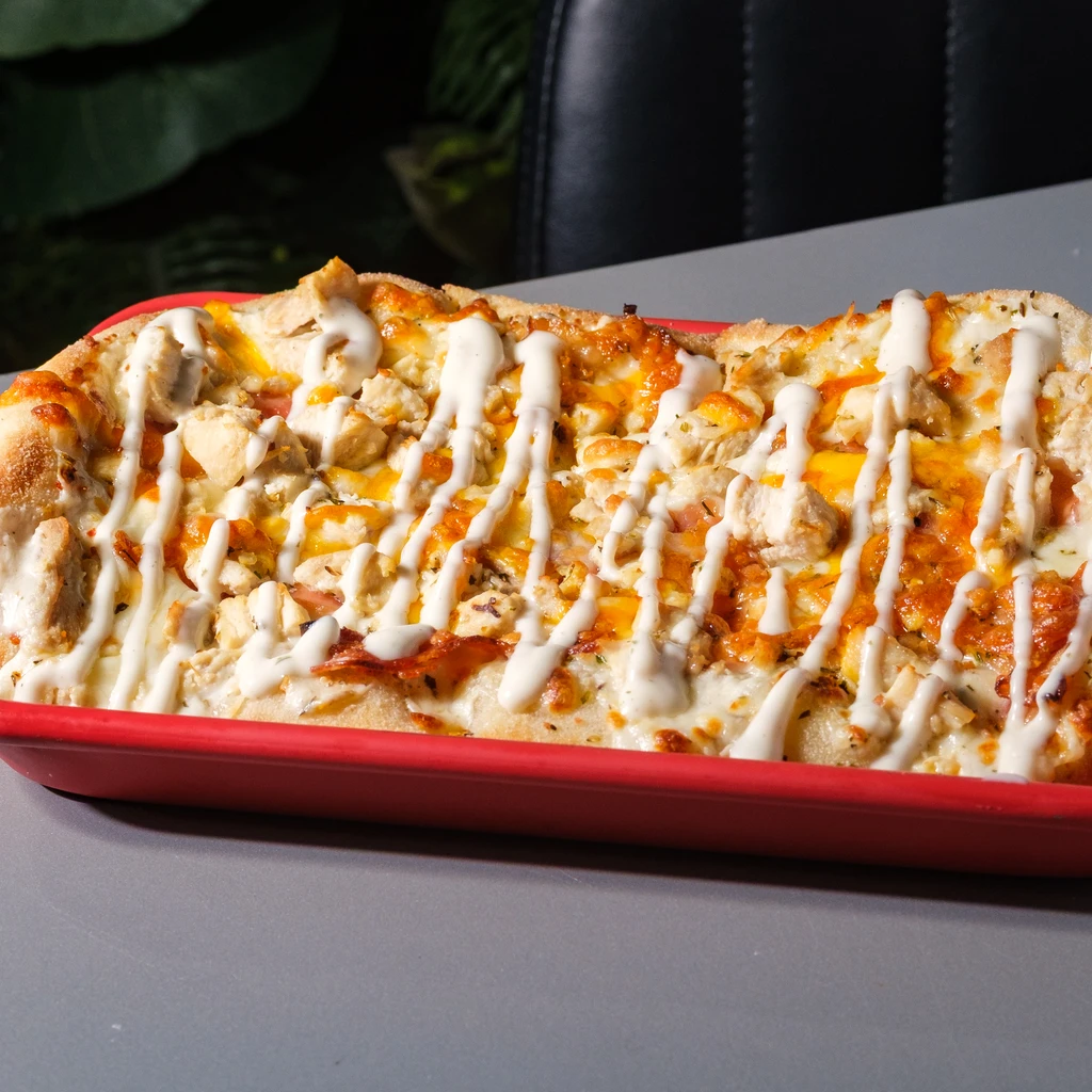Chicken Bacon Ranch Pizza (Specialty Medium)